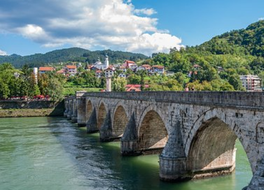 Besonderheiten bei der Einreise nach Bosnien und Herzegowina. Worauf Sie achten und was Sie mitnehmen sollten