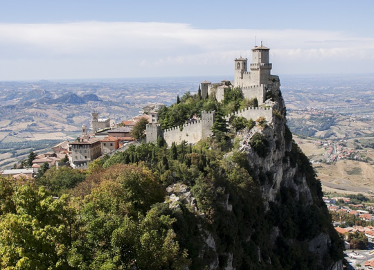 Obtenir la résidence permanente à Saint-Marin : la procédure d'obtention d'un permis de séjour à Saint-Marin