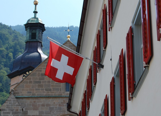 Erwerb der Staatsbürgerschaft in der Schweiz: Was Ausländer wissen müssen