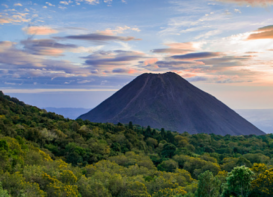 Dauerhafter Aufenthalt in El Salvador: Lebenshaltungskosten, Staatsbürgerschaft und Visum