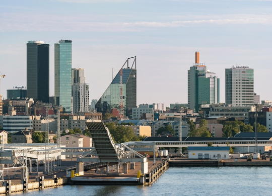 Merkmale des Umzugs nach Estland für einen dauerhaften Aufenthalt: die Vor- und Nachteile des Lebens, wie man eine Aufenthaltsgenehmigung erhält