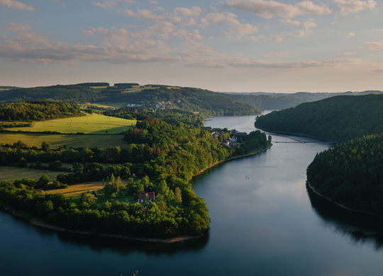 Beschäftigung in Luxemburg: Arbeitsvisum, Arbeitsmarkt und Steuern