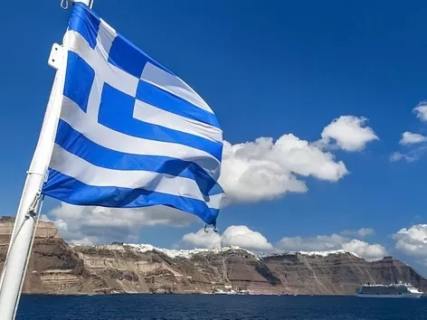 Living in Greece: top Pros and Cons of Moving to Greece as an Expat